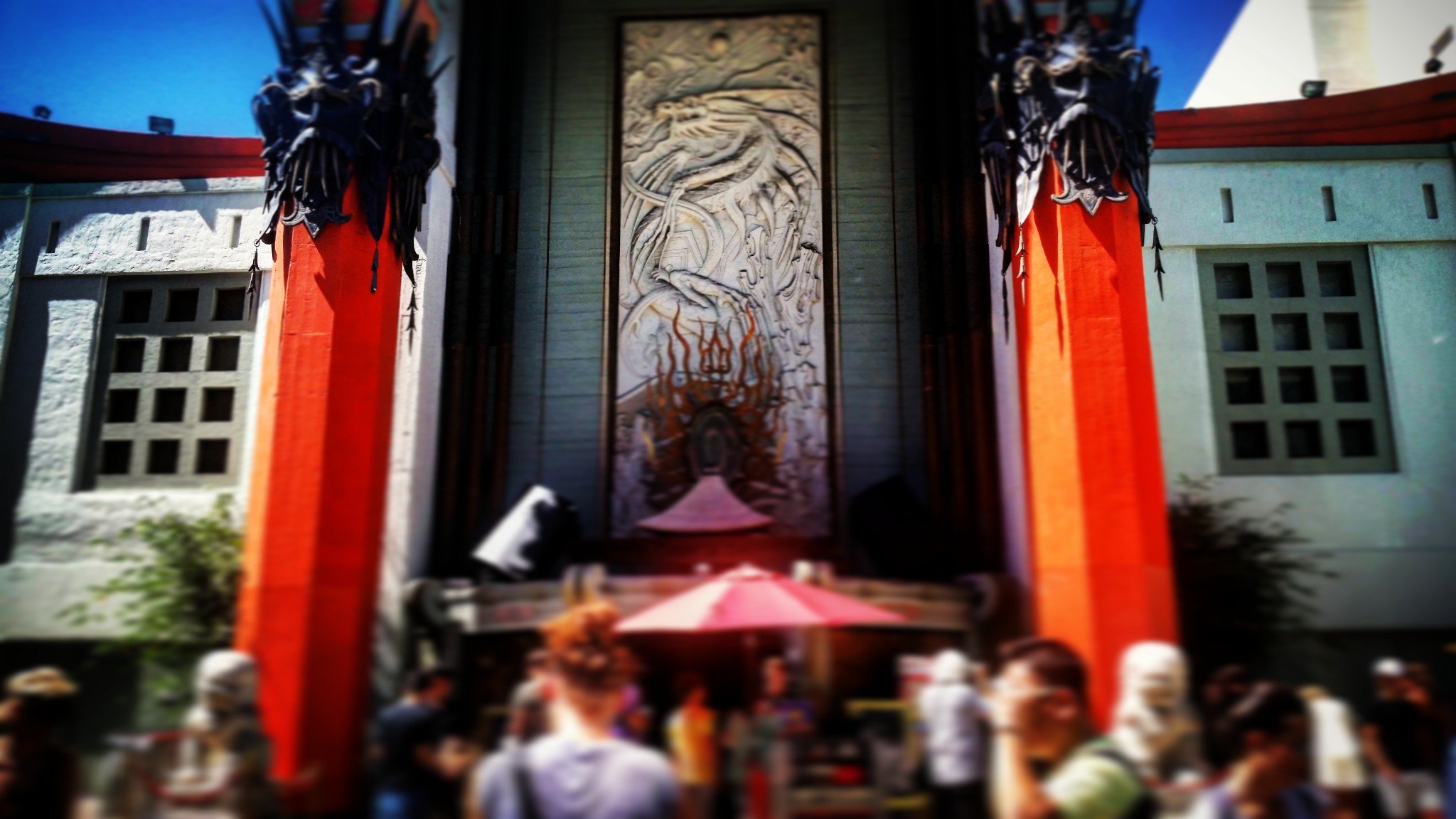 TCL Chinese Theatre Entrance with Crowds- Photo by Socialbilitty