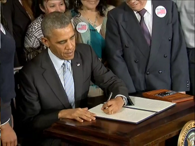 President Obama Signs Executive Order Raising Minimum Wage